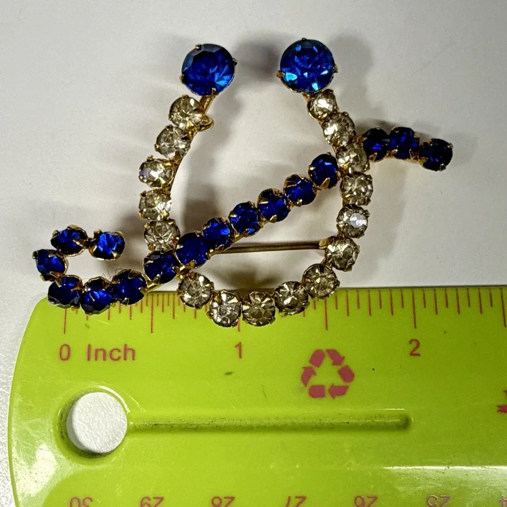 VTG MCM Horseshoe Ribbon Brooch Sapphire Blue Clear Rhinestone Gold Tone 2.25